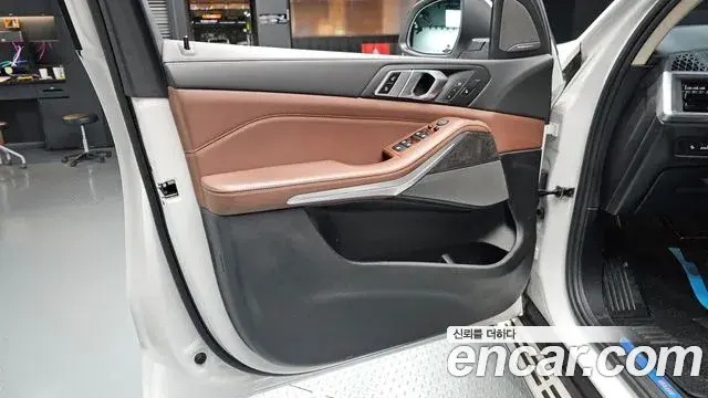 BMW X5 2023 — Photo 32/34