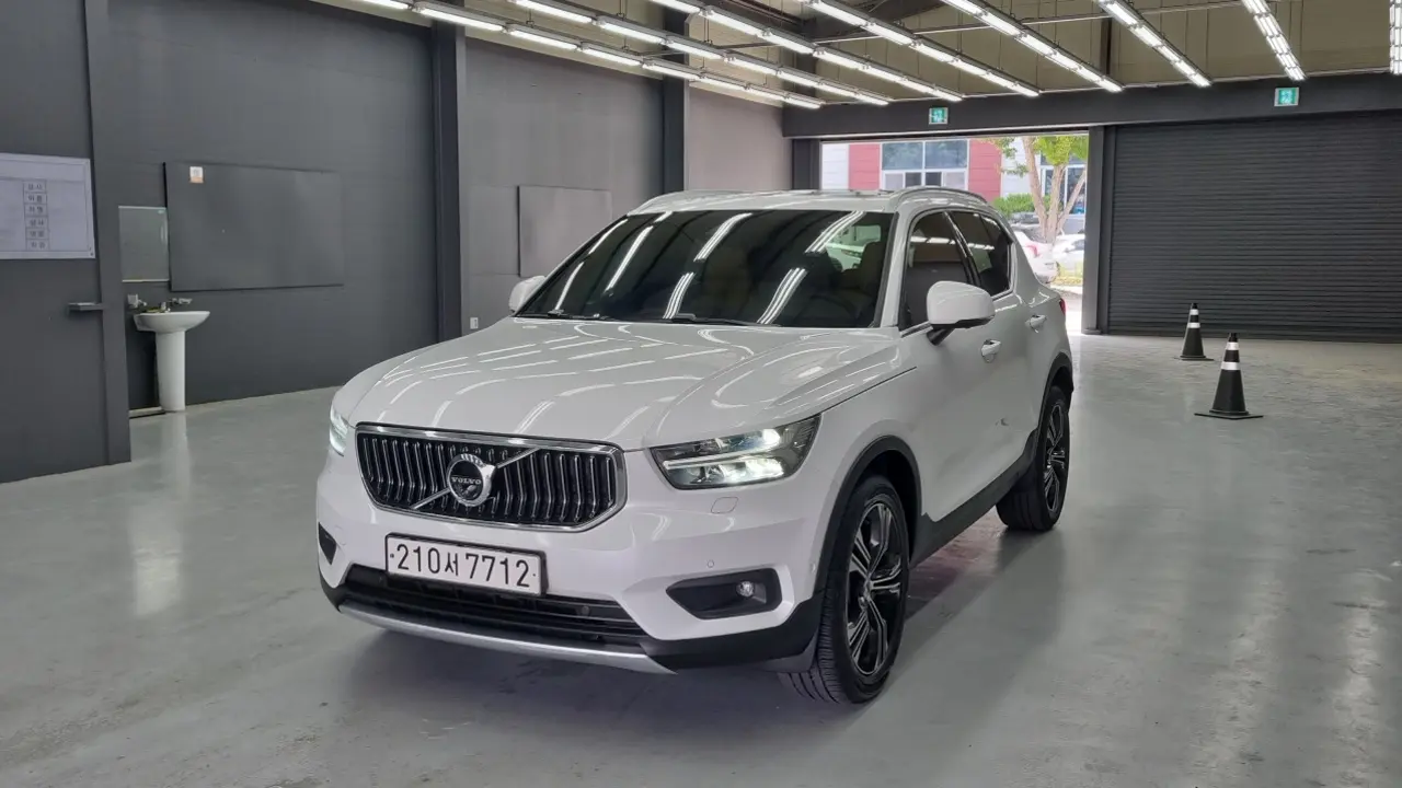 Volvo XC40 2021 — Фото 9/20