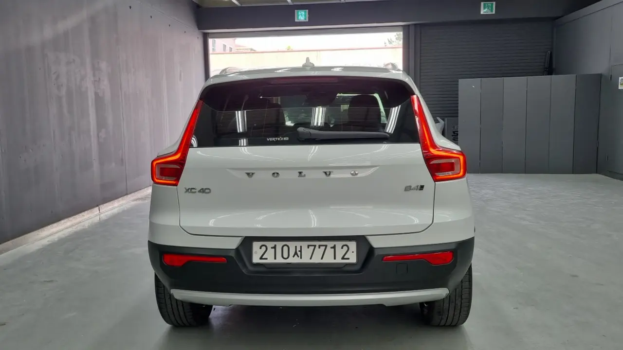 Volvo XC40 2021 — Фото 3/20