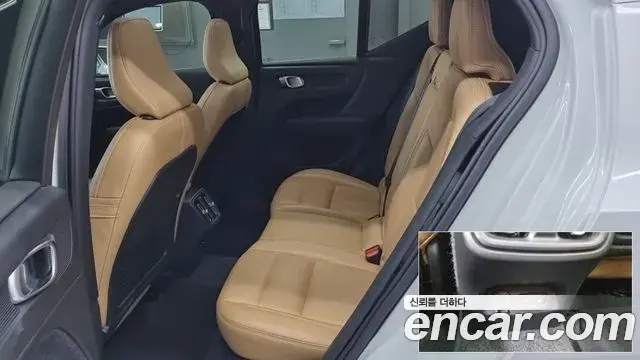 Volvo XC40 2021 — Фото 11/20