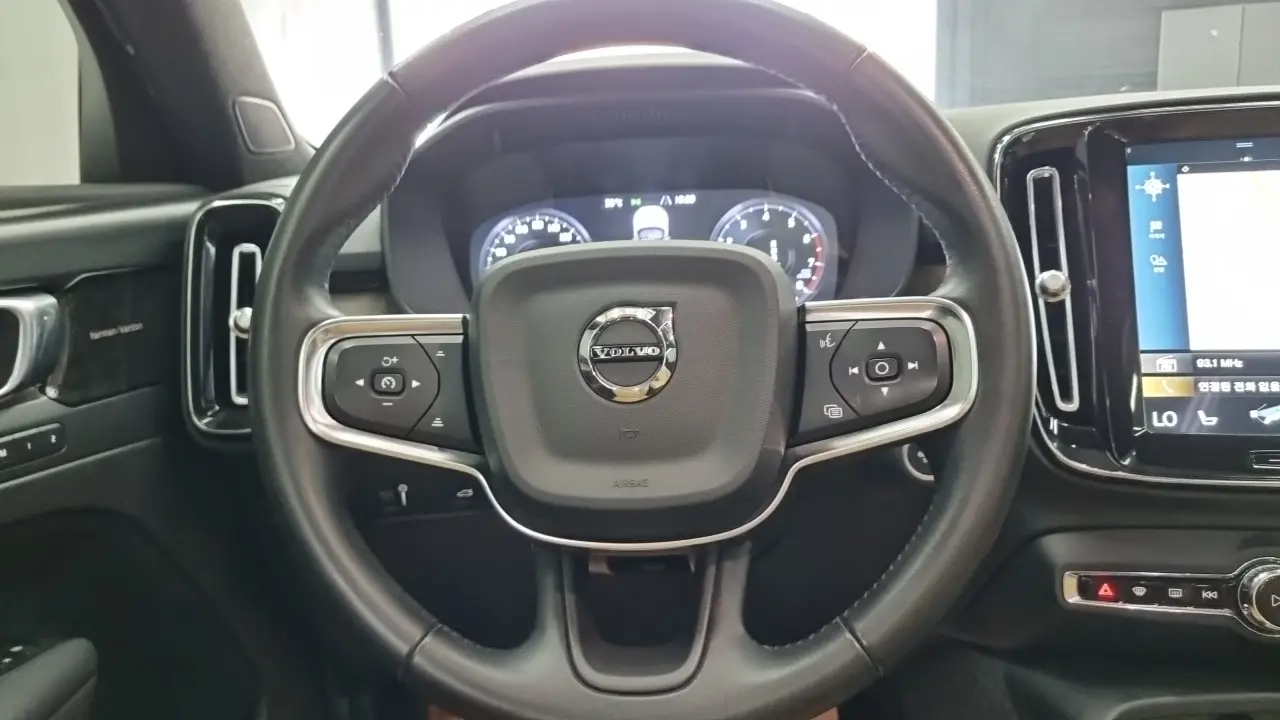 Volvo XC40 2021 — Фото 14/20