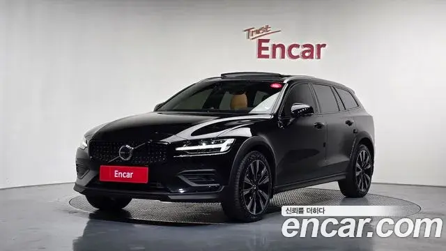 Volvo V60 Cross Country 2023 — Photo 30/34