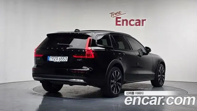 Volvo V60 Cross Country 2023 — Photo 31/34