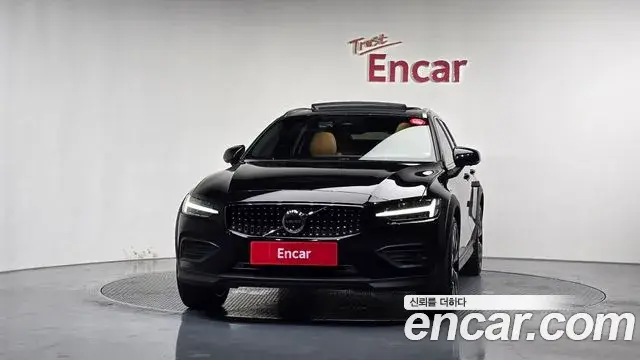 Volvo V60 Cross Country 2023 — Photo 5/34
