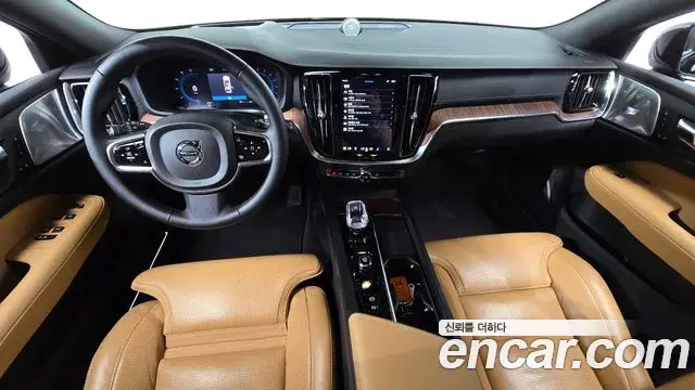 Volvo V60 Cross Country 2023 — Photo 19/34