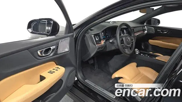 Volvo V60 Cross Country 2023 — Photo 23/34