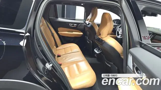 Volvo V60 Cross Country 2023 — Photo 21/34