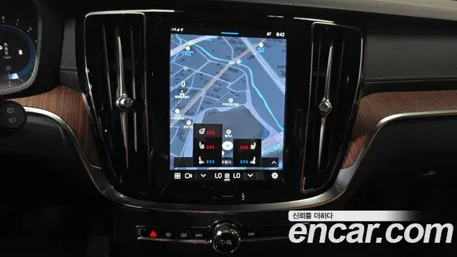 Volvo V60 Cross Country 2023 — Photo 16/34