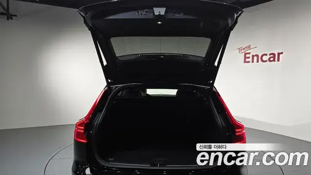 Volvo V60 Cross Country 2023 — Photo 15/34