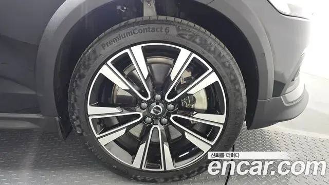 Volvo V60 Cross Country 2023 — Photo 24/34