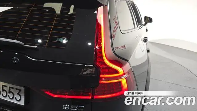 Volvo V60 Cross Country 2023 — Photo 18/34