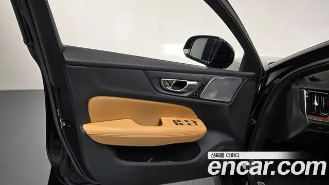 Volvo V60 Cross Country 2023 — Photo 10/34