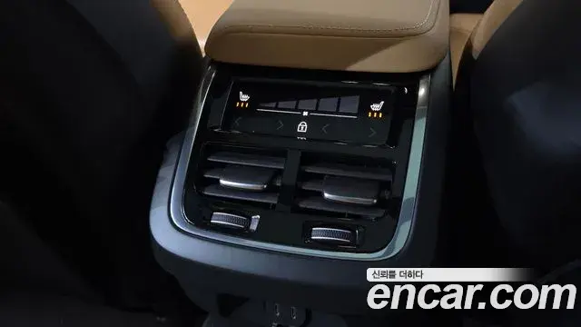 Volvo V60 Cross Country 2023 — Photo 32/34