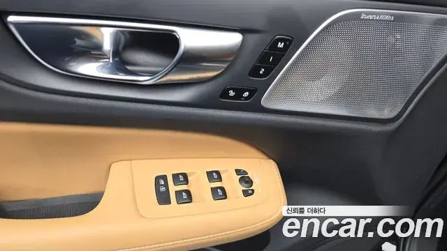 Volvo V60 Cross Country 2023 — Photo 11/34
