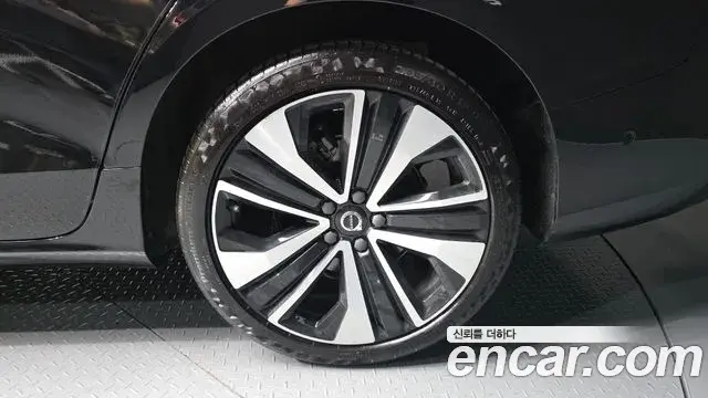 Volvo S60 2024 — ფოტო 6/20