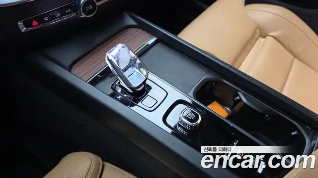 Volvo S60 2024 — ფოტო 16/20