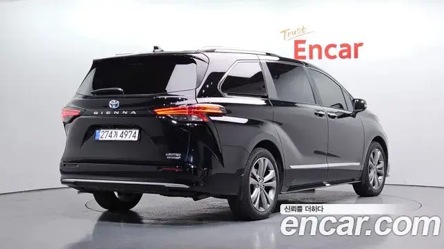 Toyota Sienna 2024 — Photo 1/20