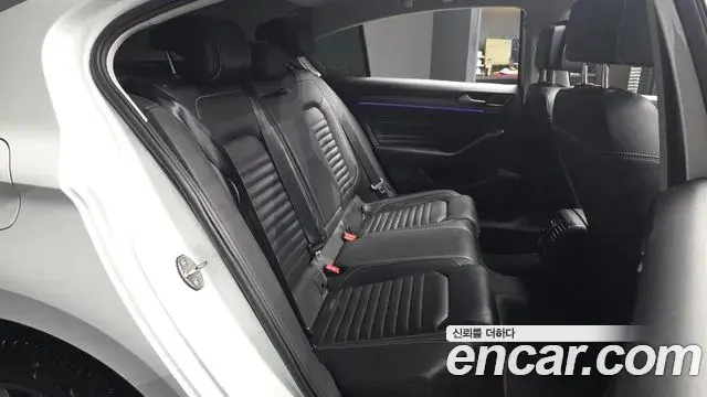 Volkswagen Passat GT 2021 — Photo 19/33