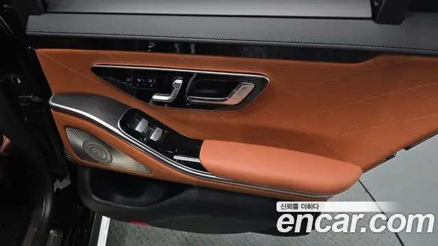 Mercedes-Benz S-Class 2023 — Photo 4/33