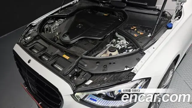Mercedes-Benz S-Class 2024 — Photo 32/33
