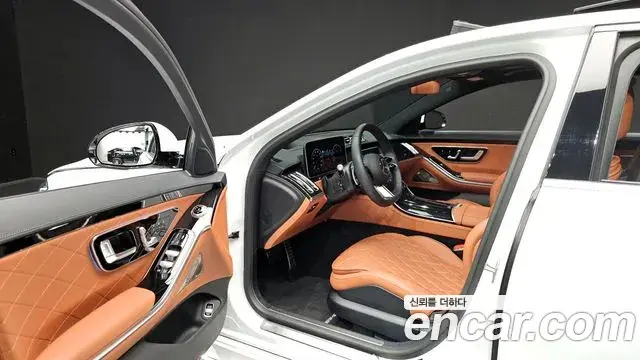 Mercedes-Benz S-Class 2024 — Photo 9/33