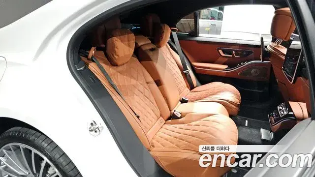 Mercedes-Benz S-Class 2024 — Photo 10/33