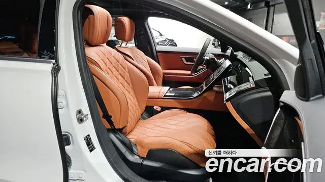 Mercedes-Benz S-Class 2024 — Photo 16/33