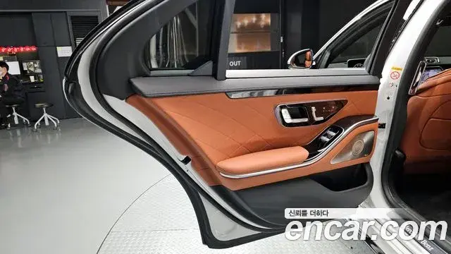 Mercedes-Benz S-Class 2024 — Photo 14/33
