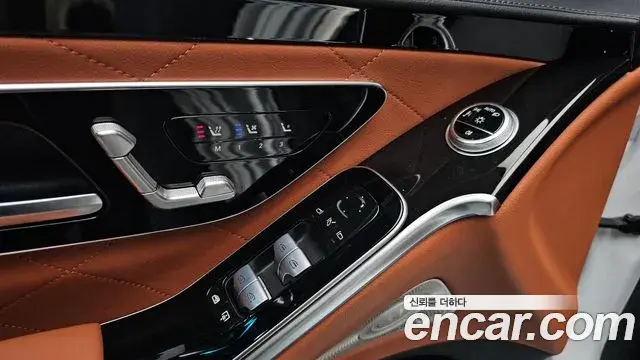 Mercedes-Benz S-Class 2024 — Photo 21/33