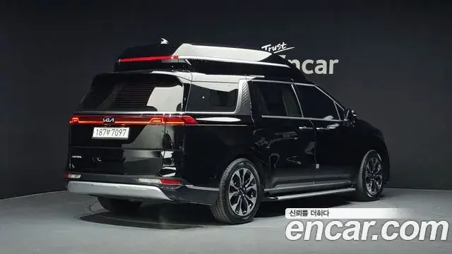 Kia Carnival 2023 — Фото 2/20