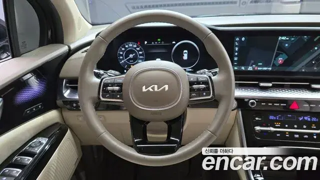Kia Carnival 2023 — Фото 13/20
