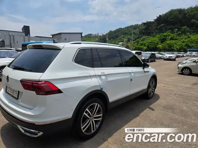 Volkswagen Tiguan Allspace 2023 — Photo 8/20