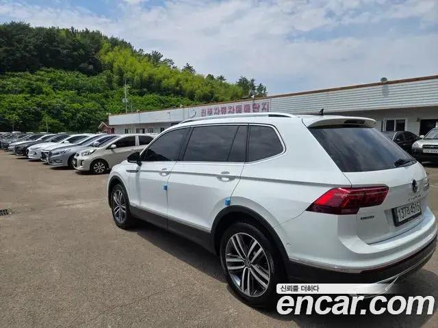 Volkswagen Tiguan Allspace 2023 — Photo 14/20