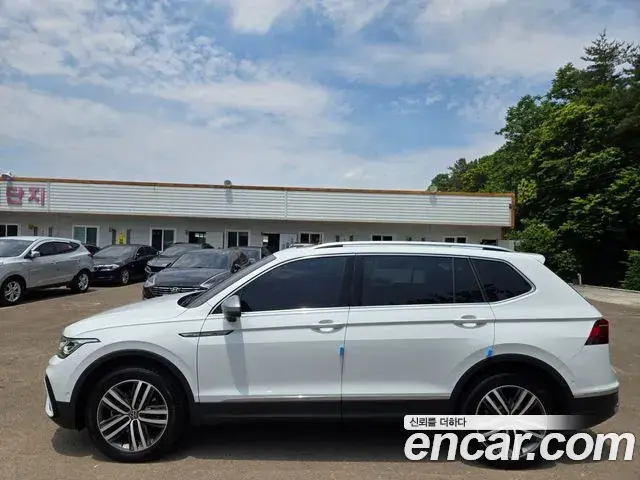 Volkswagen Tiguan Allspace 2023 — Photo 10/20