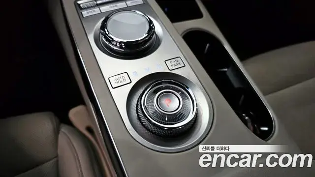 Genesis GV70 2021 — Photo 24/30