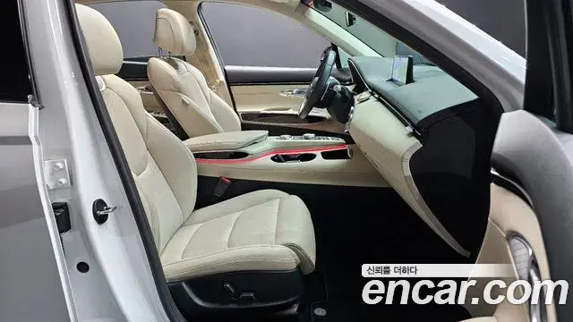 Genesis GV70 2021 — Photo 29/30