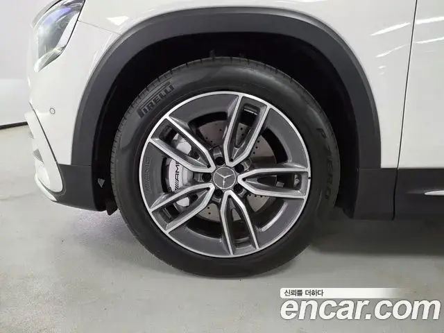 Mercedes-Benz GLB-Class 2025 — ფოტო 4/17
