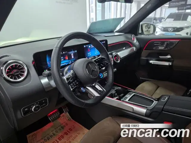 Mercedes-Benz GLB-Class 2025 — ფოტო 8/17