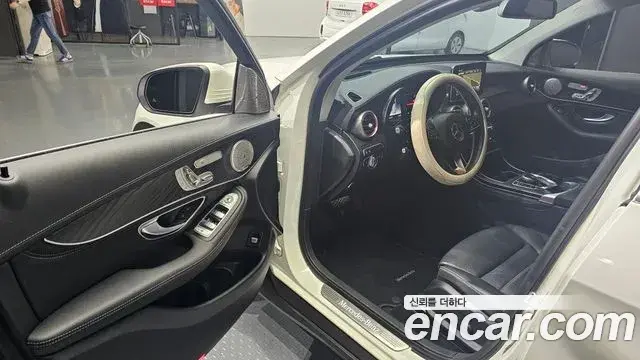 Mercedes-Benz GLC-Class 2018 — Photo 10/20