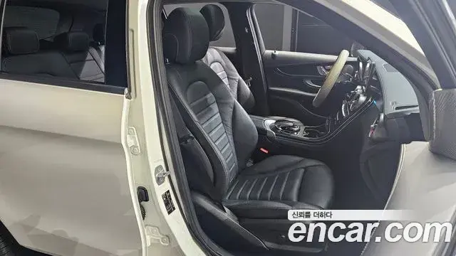 Mercedes-Benz GLC-Class 2018 — Photo 13/20