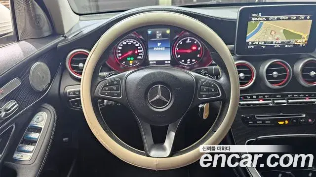 Mercedes-Benz GLC-Class 2018 — Photo 14/20
