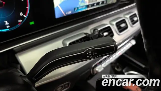 Mercedes-Benz GLE-Class 2021 — Photo 18/29