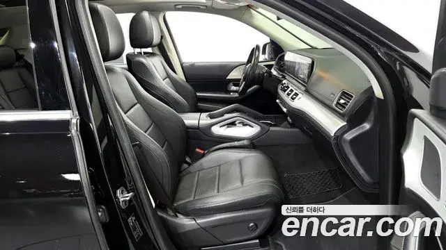 Mercedes-Benz GLE-Class 2021 — Photo 23/29