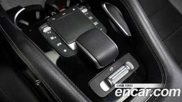 Mercedes-Benz GLE-Class 2021 — Photo 6/29