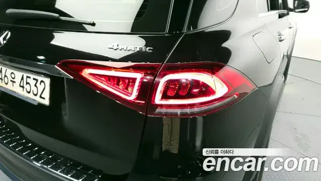 Mercedes-Benz GLE-Class 2021 — Photo 25/29