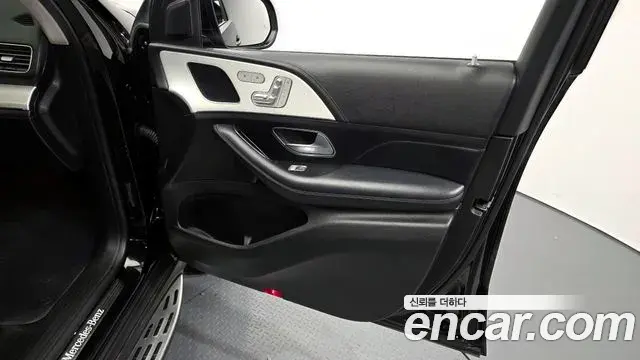 Mercedes-Benz GLE-Class 2021 — Photo 3/29