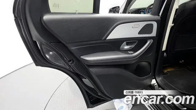 Mercedes-Benz GLE-Class 2021 — Photo 10/29