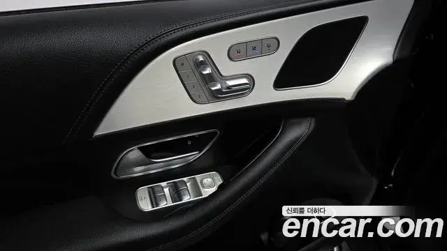 Mercedes-Benz GLE-Class 2021 — Photo 28/29