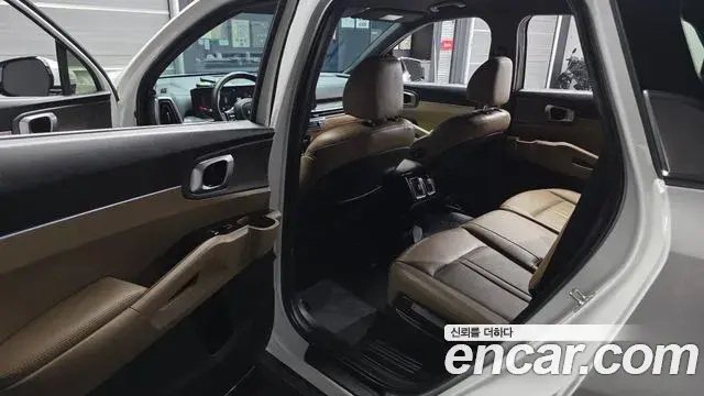Kia Sorento 2023 — Фото 11/20