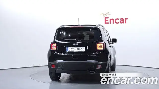 Jeep Renegade 2022 — Фото 4/20